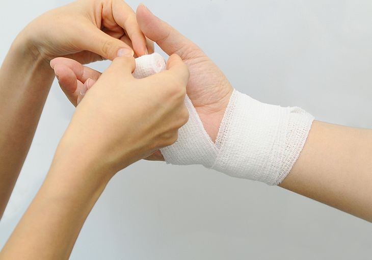 Jak Zatamować Krwotok Z Rany Ciętej Rany cięte, otarcia, rany kłute – pierwsza pomoc, tamowanie krwotoku